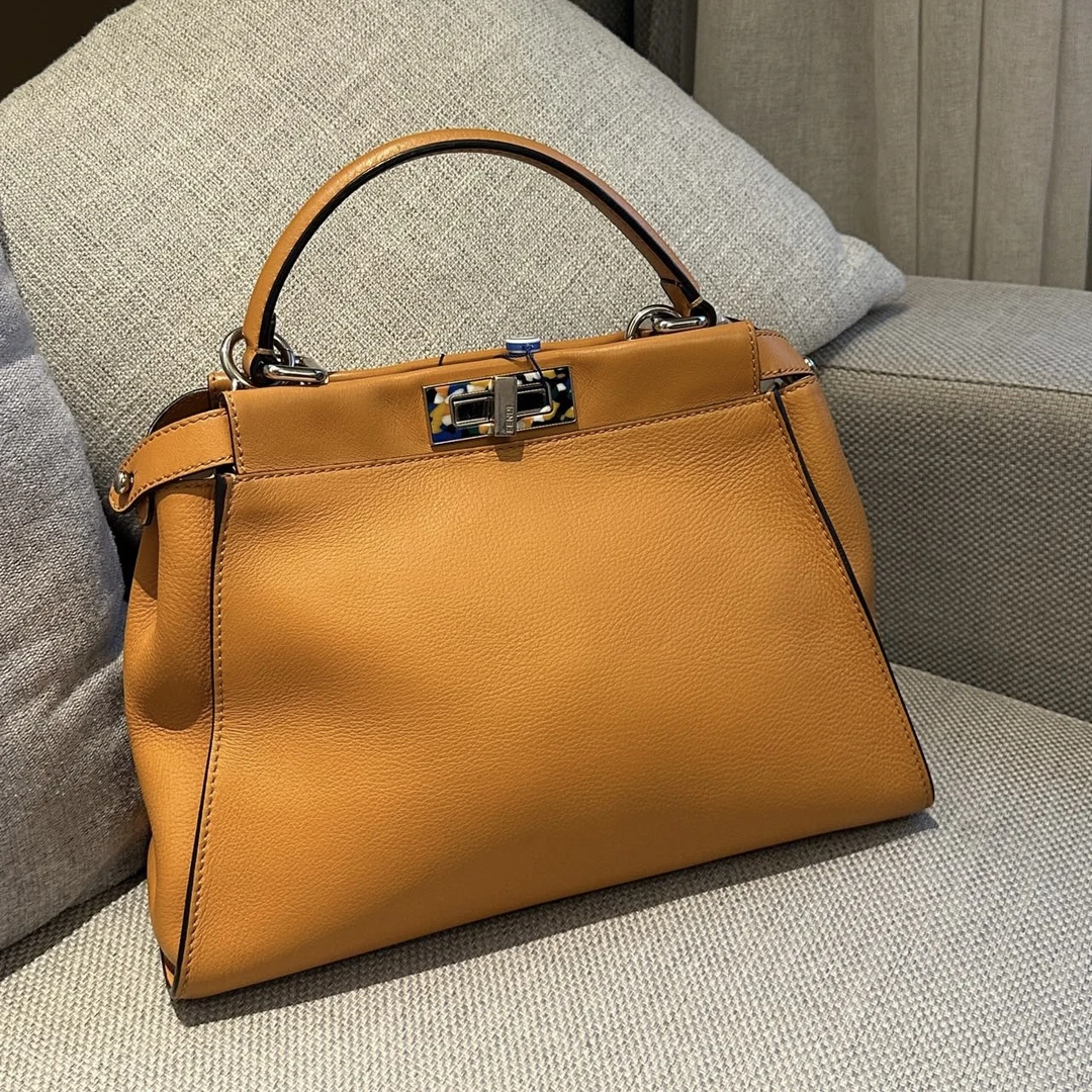 95新 FENDI/芬迪 橘色peekaboo大号单肩斜挎包