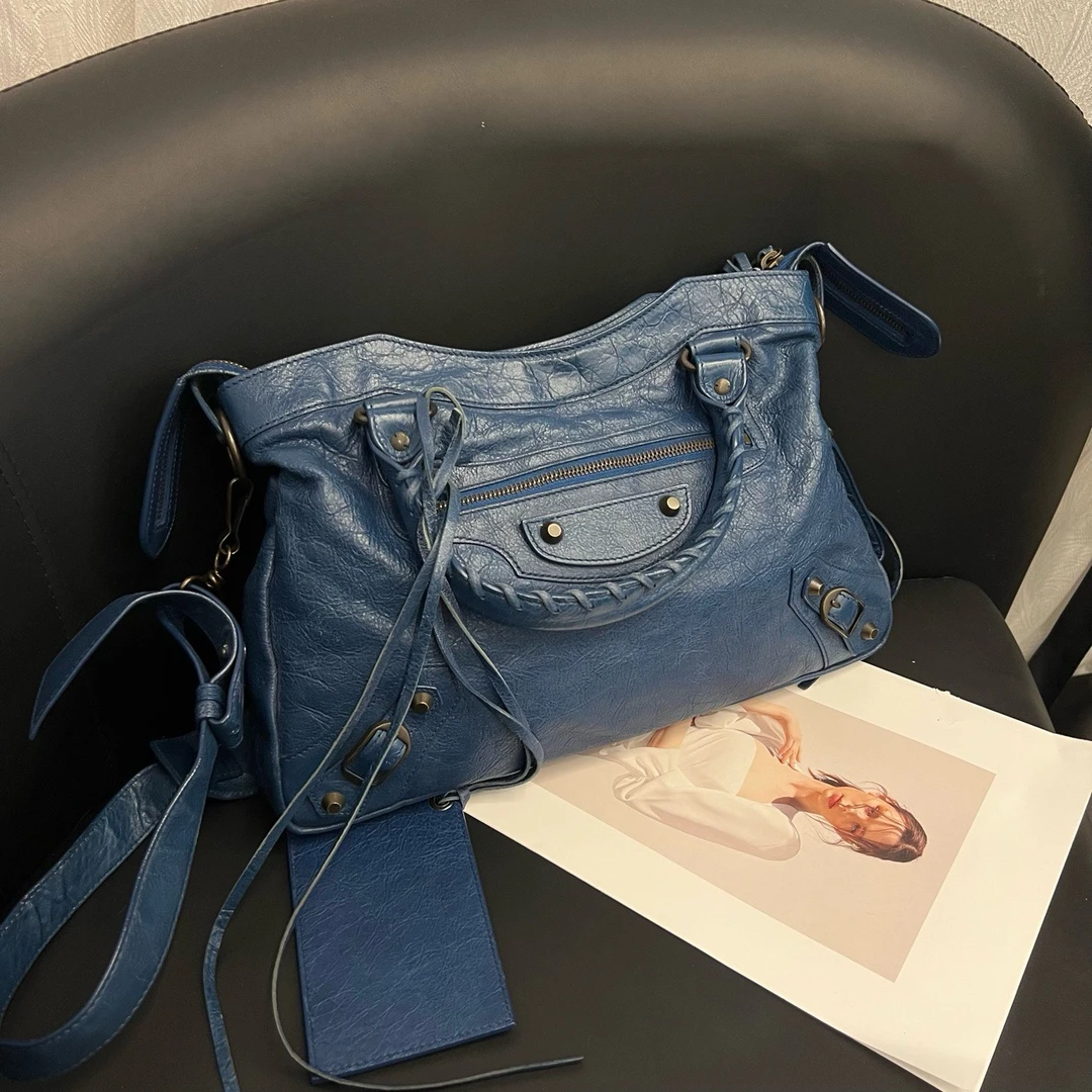 95新 Balenciaga/巴黎世家 蓝色黑扣机车中号单肩斜挎包
