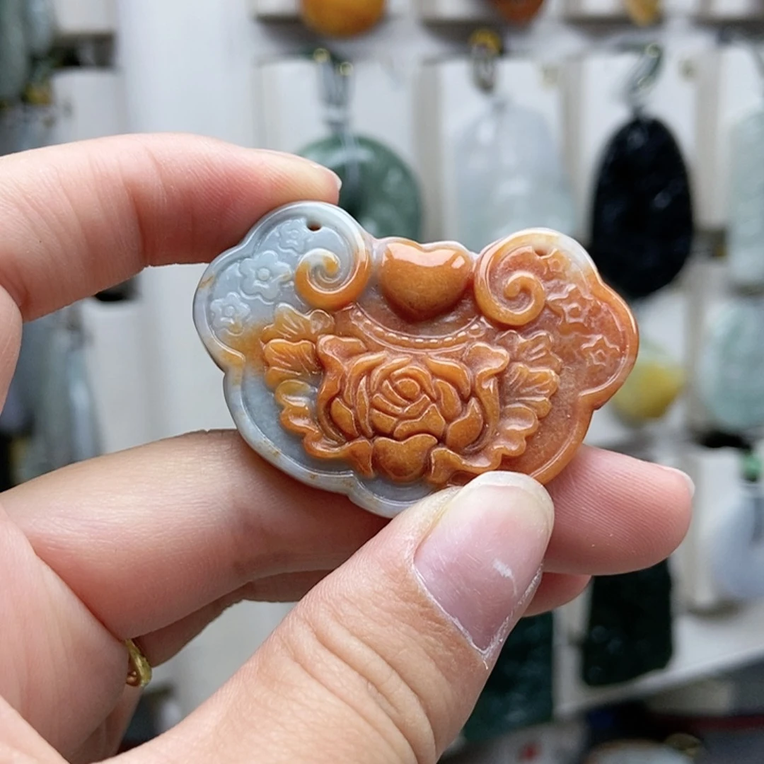 翡翠挂件未镶嵌翡翠