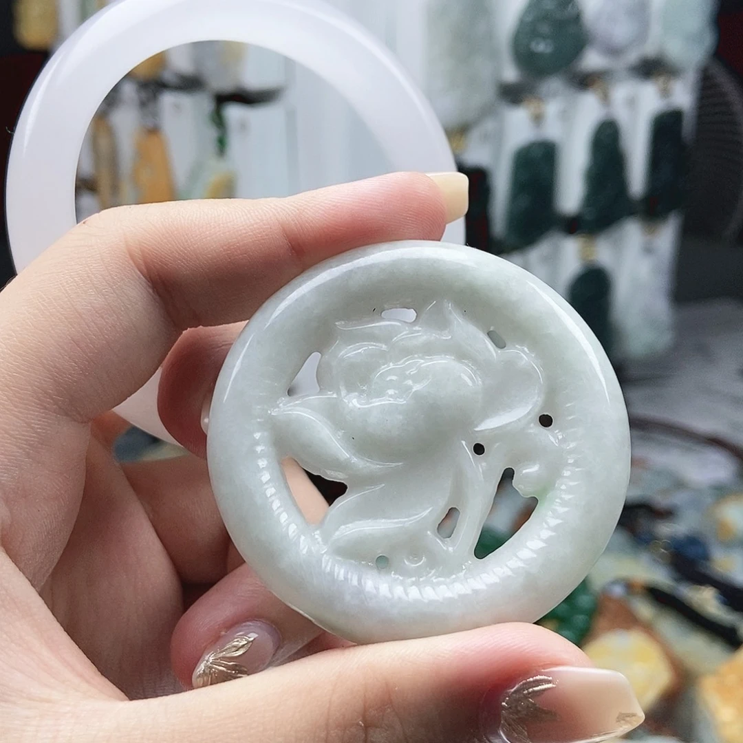 翡翠颈饰未镶嵌翡翠