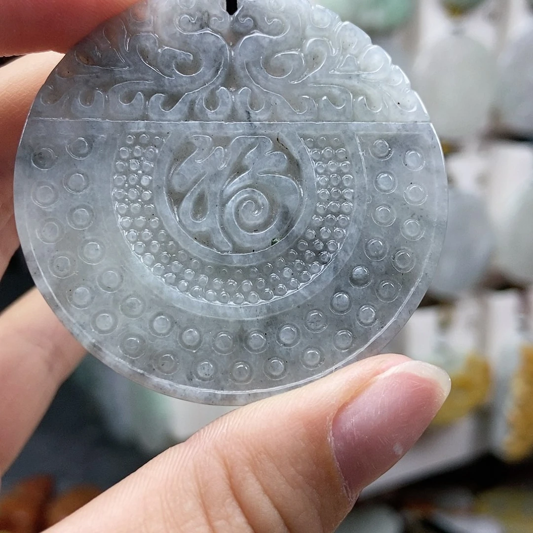 翡翠挂件未镶嵌翡翠
