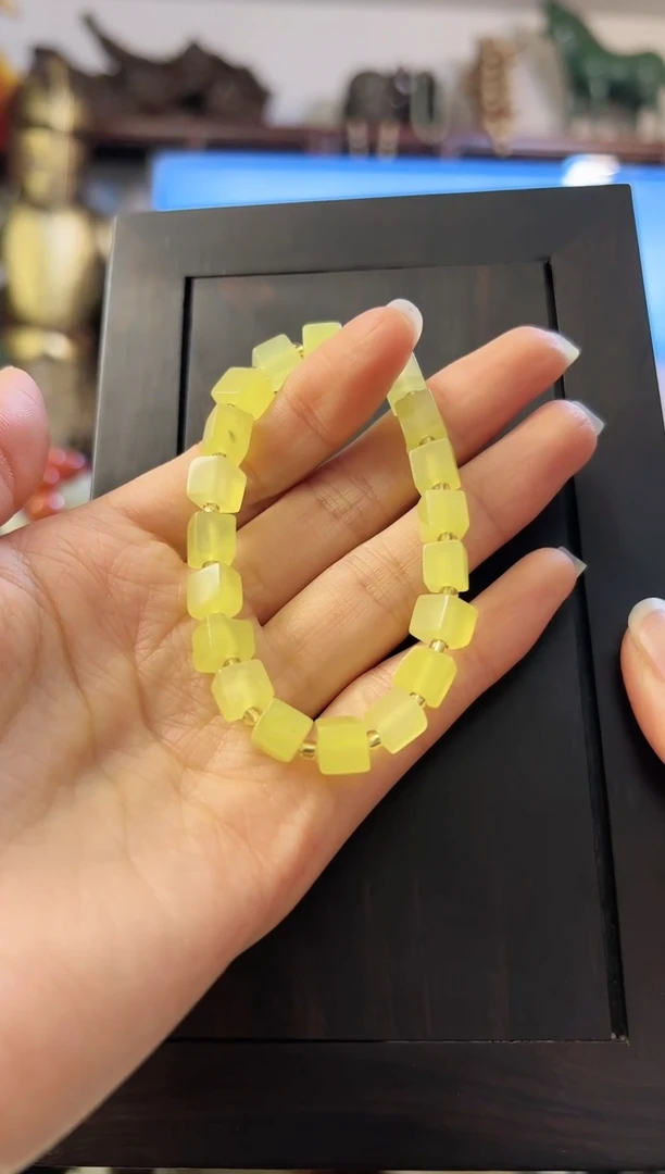 【闪购商品】蛇纹石玉颈饰未镶嵌墨**屁手串