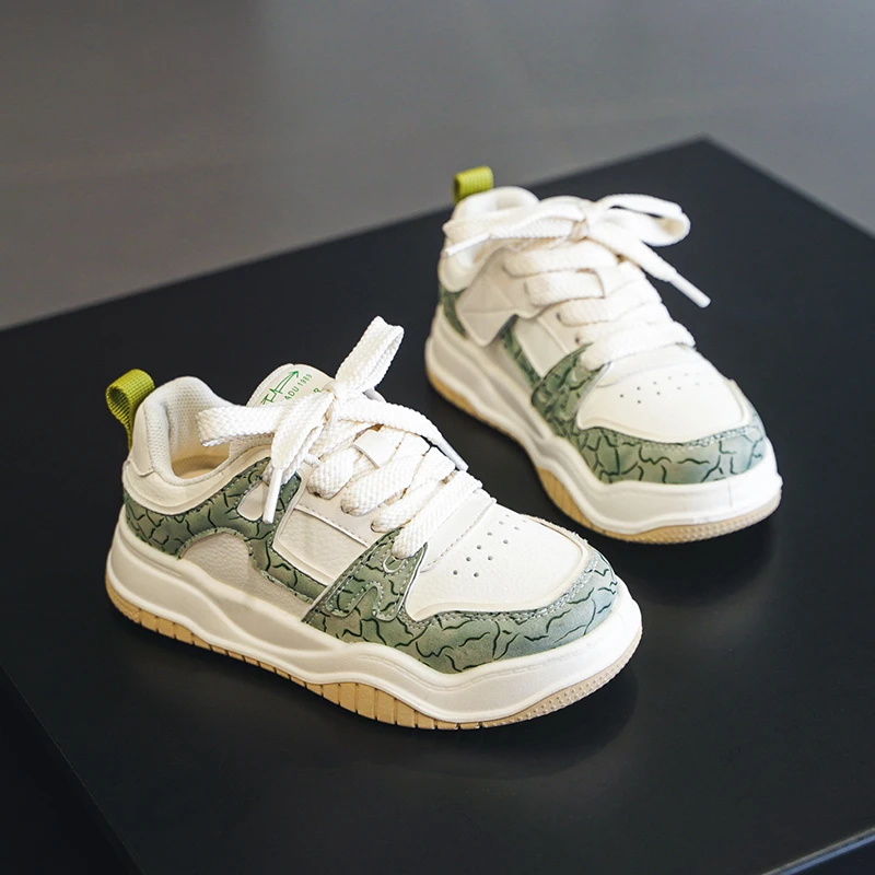 2024年春秋新款男童运动板鞋时尚百搭男女同款防滑耐磨四季鞋软底