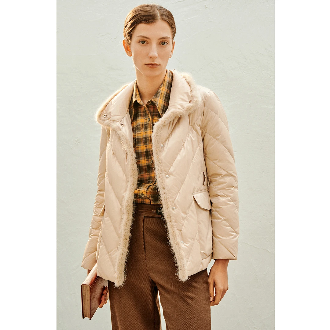 恩裳冬季时尚拼接水貂翻领短款立领保暖菱格羽绒服9C63108100