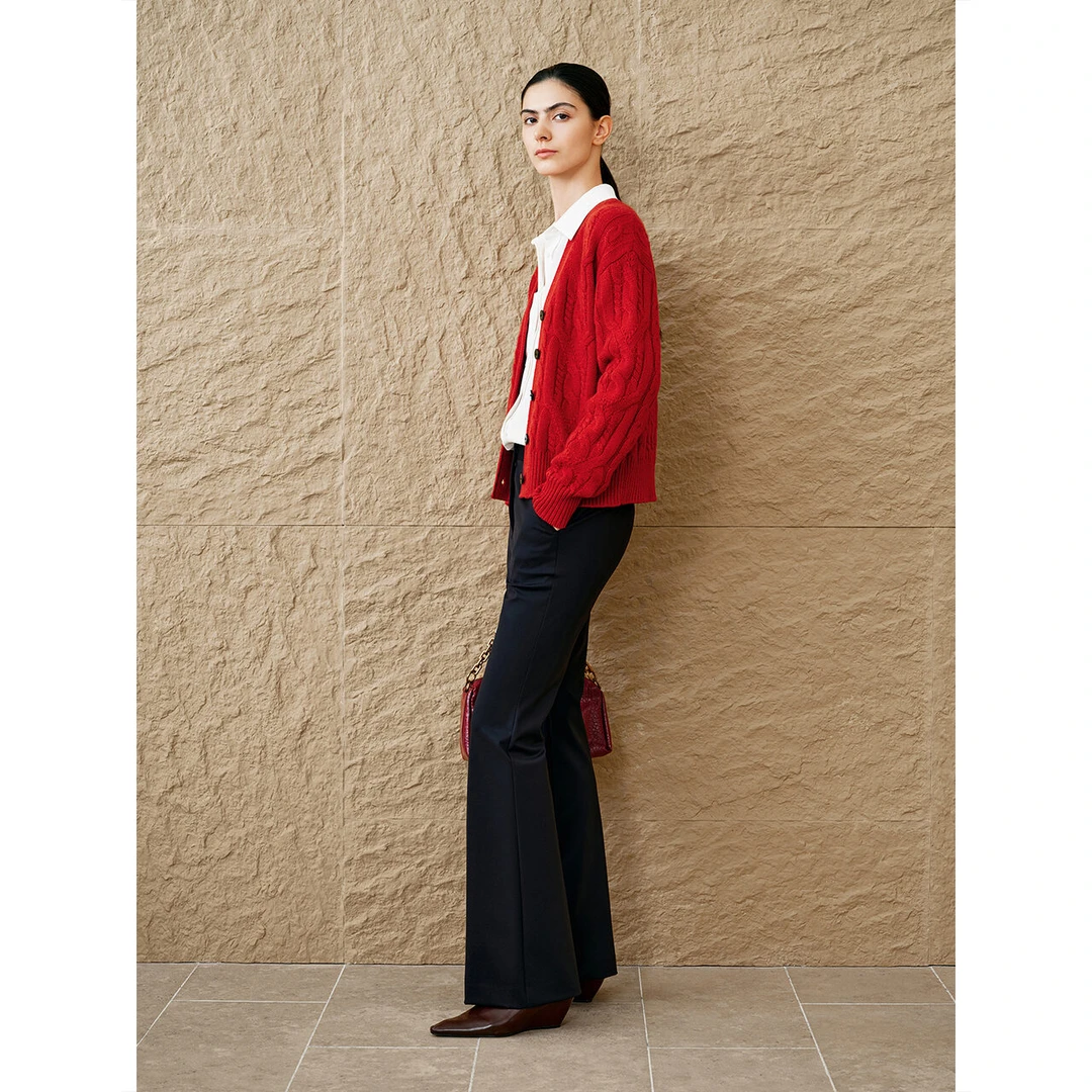 INSUN恩裳2024冬季羊毛复古绞花红色针织开衫9C64506080