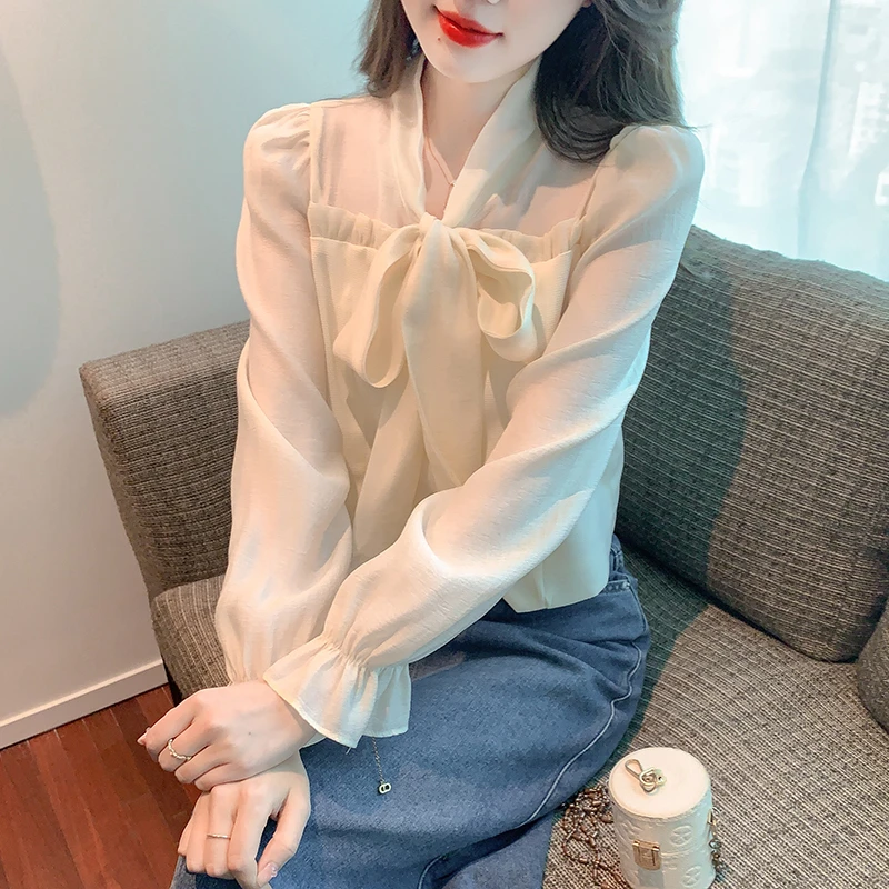 【勿忘宠粉】春季新款韩版甜美百搭设计感V领拼接长袖洋气衬衫女