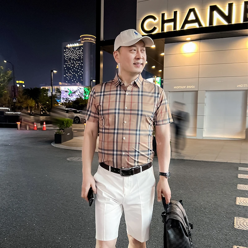 爸爸短袖衬衫夏装男士薄款格子衬衣商务休闲中老年人冰丝无痕上衣