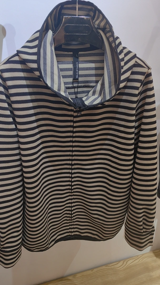 水淼2024秋款舒适大版宽松休闲条纹外套