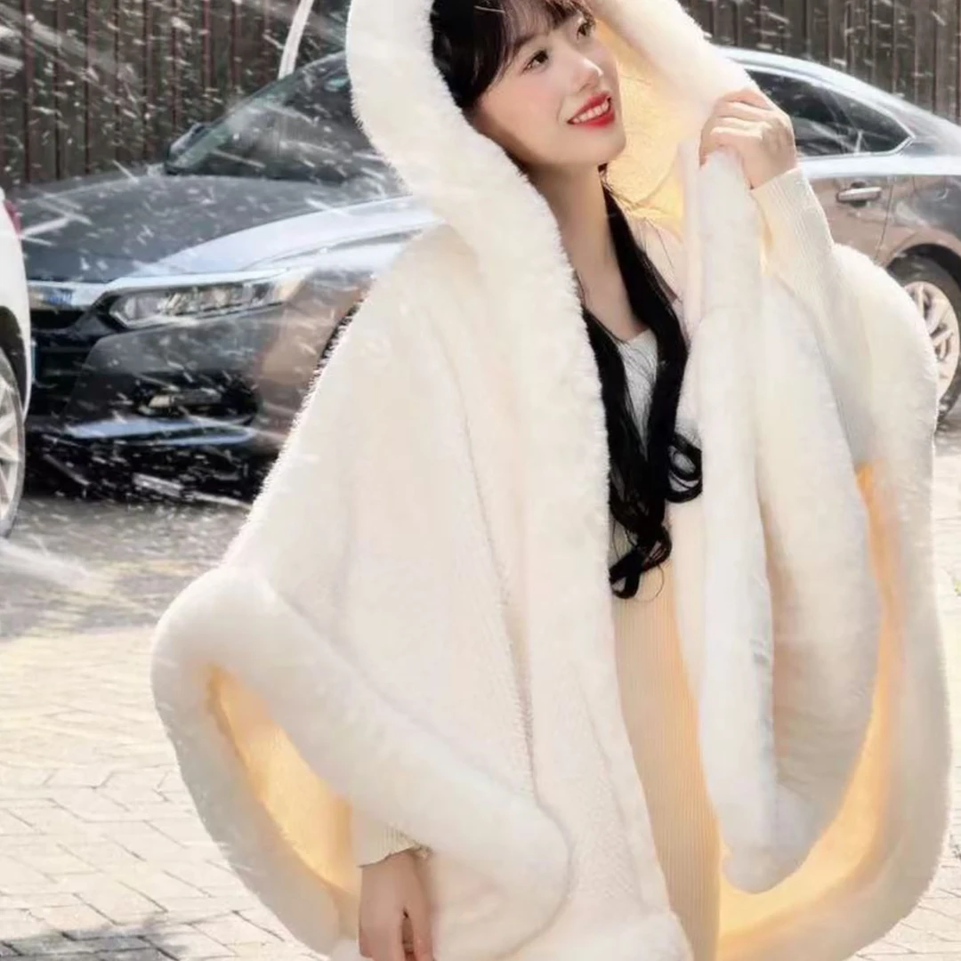 2024秋冬款披肩米色连帽水貂绒外套时尚百搭保暖女士气质款