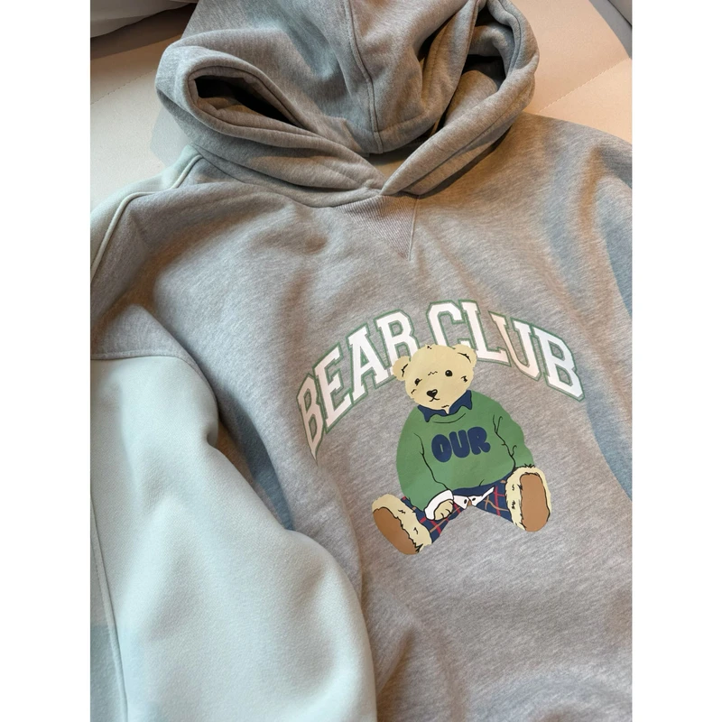 【张静芝】做旧小熊撞色拼接连帽加绒卫衣