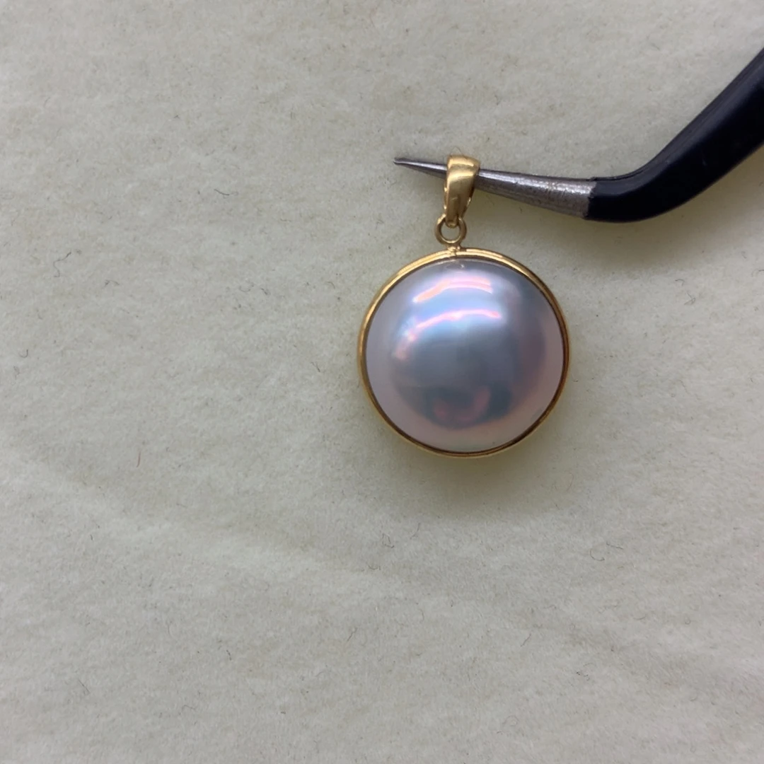 拼合珍珠（马贝珠）颈饰18K金镶嵌