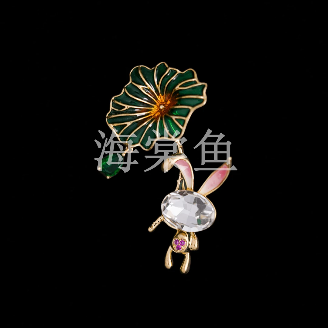 铜合金合成锆石胸针  FL619外出郊游的欢乐兔胸针