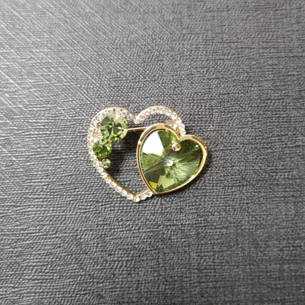锌合金仿水晶胸针 FL419【传承系列】果绿晶双爱心胸针