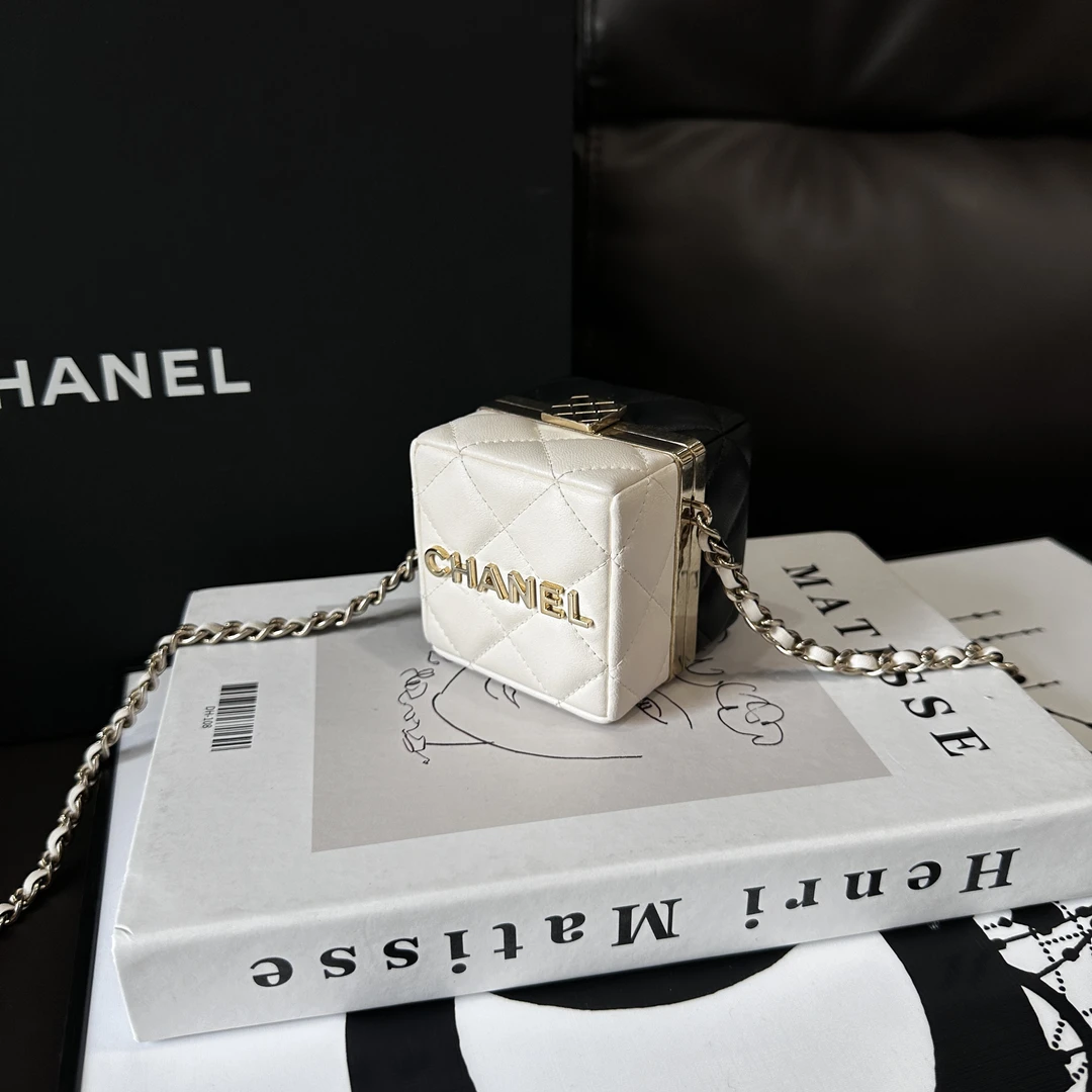 95新 Chanel/香奈儿 23C黑白拼色方块骰子包