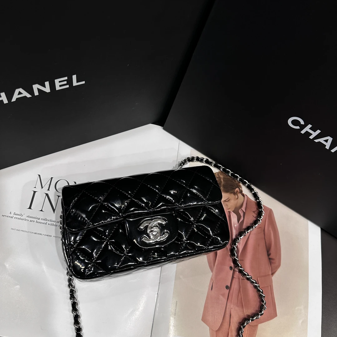 95新 Chanel/香奈儿 黑银漆皮小mini单肩包