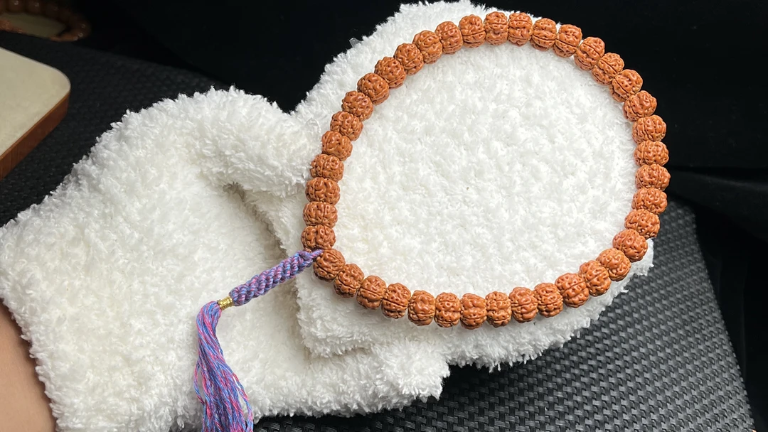 小金刚单圈，五瓣矮桩满肉帝王花手持，微盘包浆，