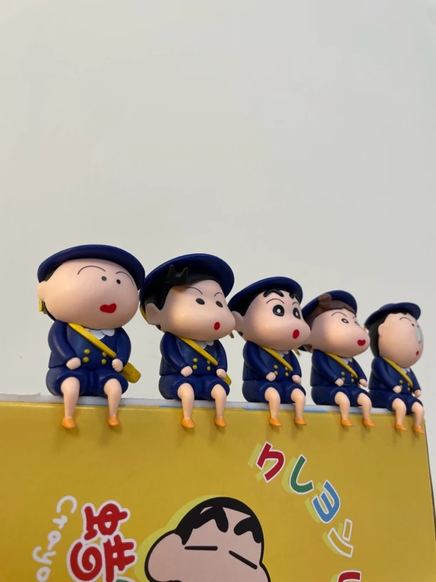 7cm蜡笔小新坐姿校服春日部可爱居家车载摆件潮完周边