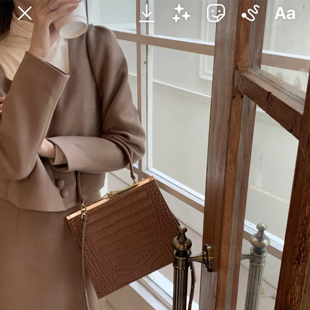 source with u欧尼蕞爱的毛精纺法式短款外套+侧开叉半裙套装