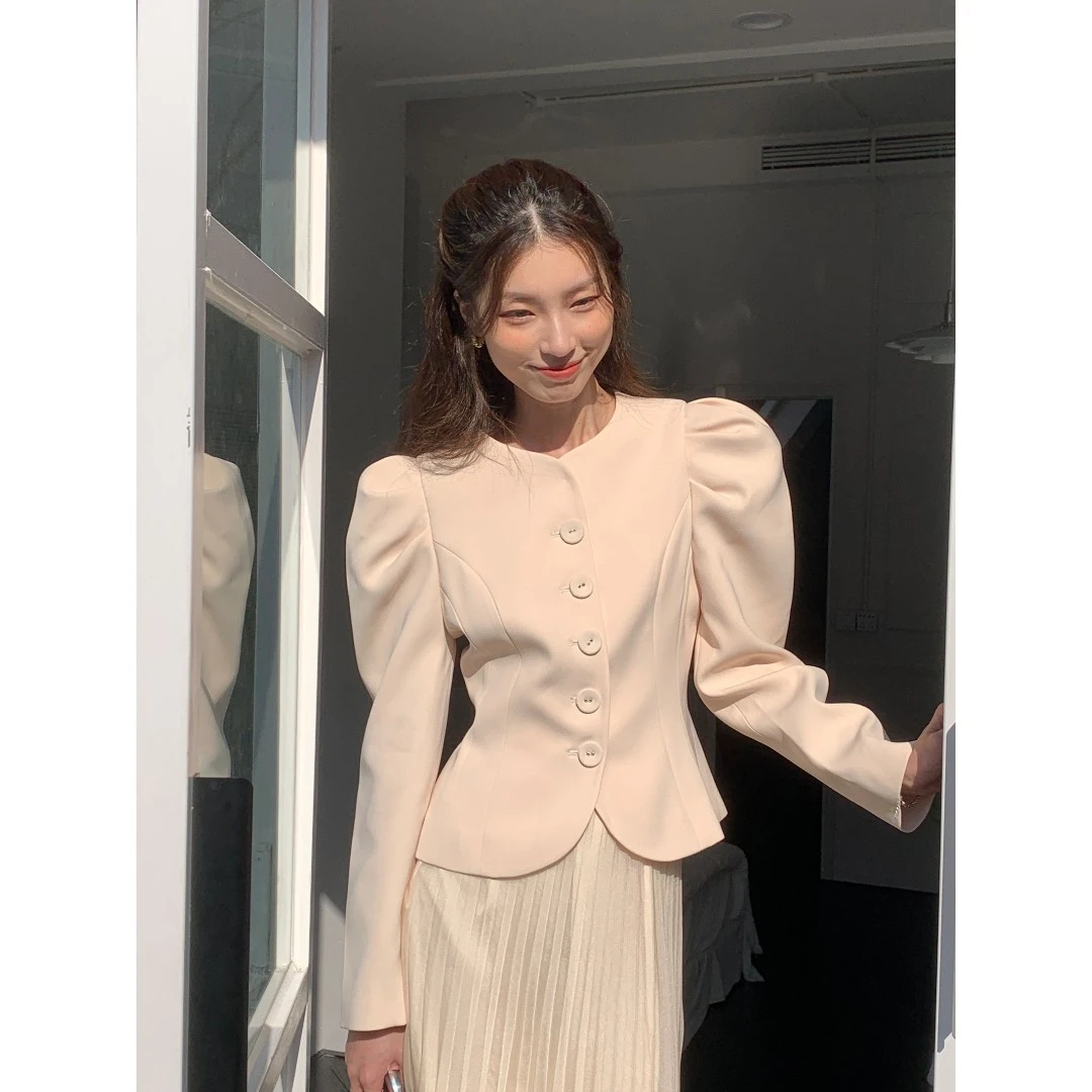 SourceWithYou 富人区欧尼 奶油杏色设计感羊腿袖西装外套女上衣