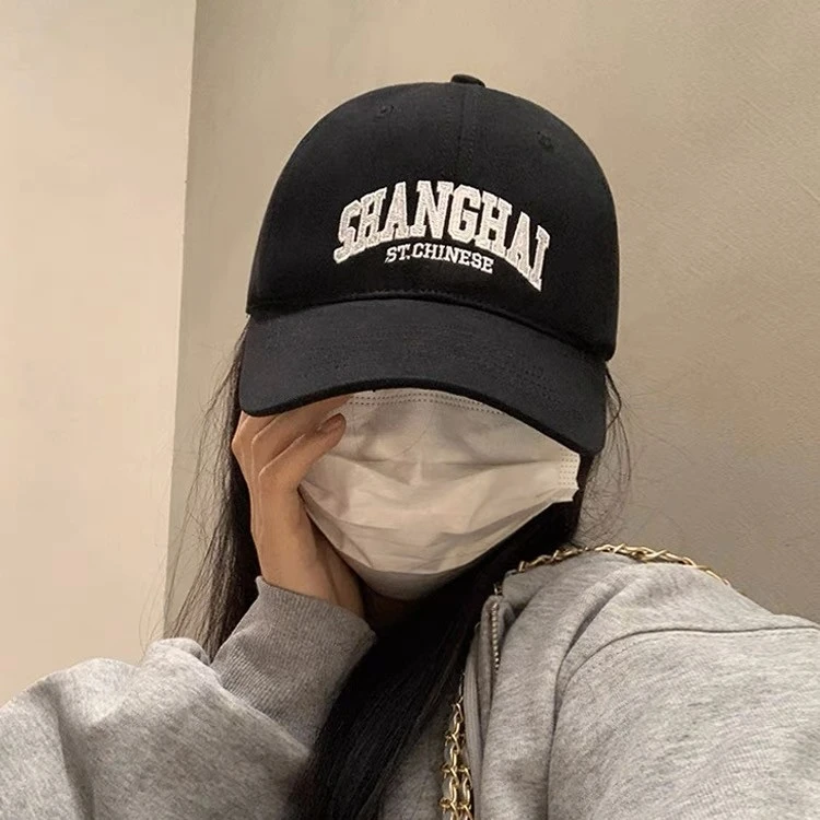 宽檐软顶帽子女2023新款黑色字母鸭舌帽大头围棒球帽显脸小防晒帽