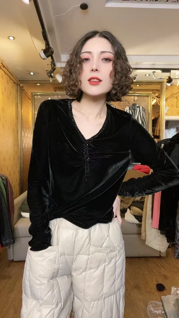 （现货）新款长袖V领穿珠丝绒冬季修身打底衫5926