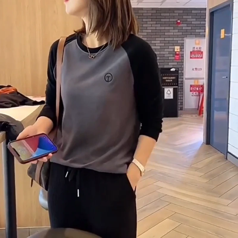 时尚休闲双面绒打底衫女2024秋冬新款显瘦百搭圆领长袖拼色上衣女