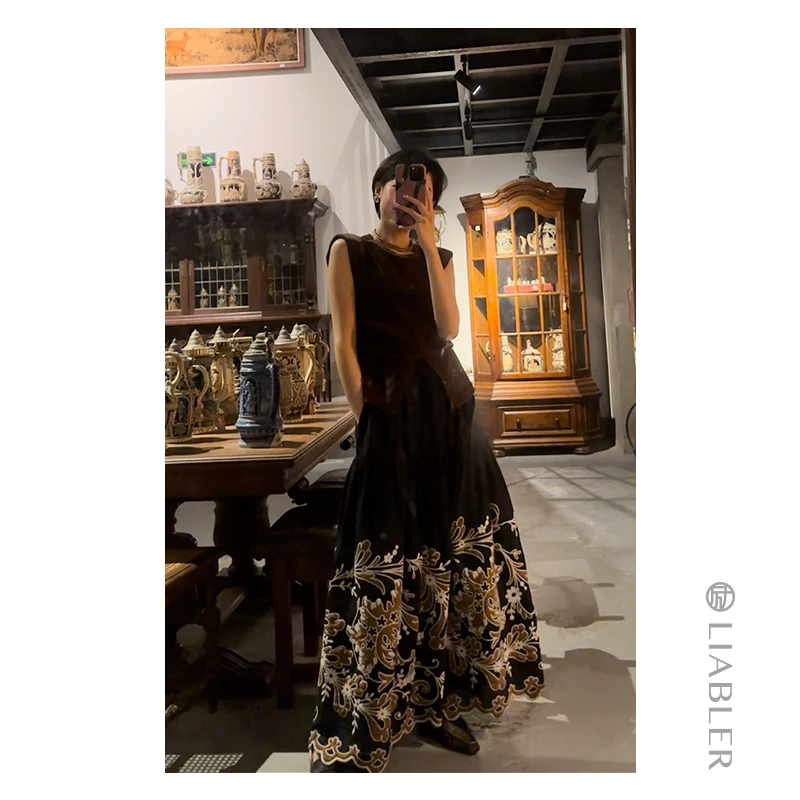 LIABLER/励【花东畔】2024早春复古下摆刺绣松紧腰半裙 LSS24920H