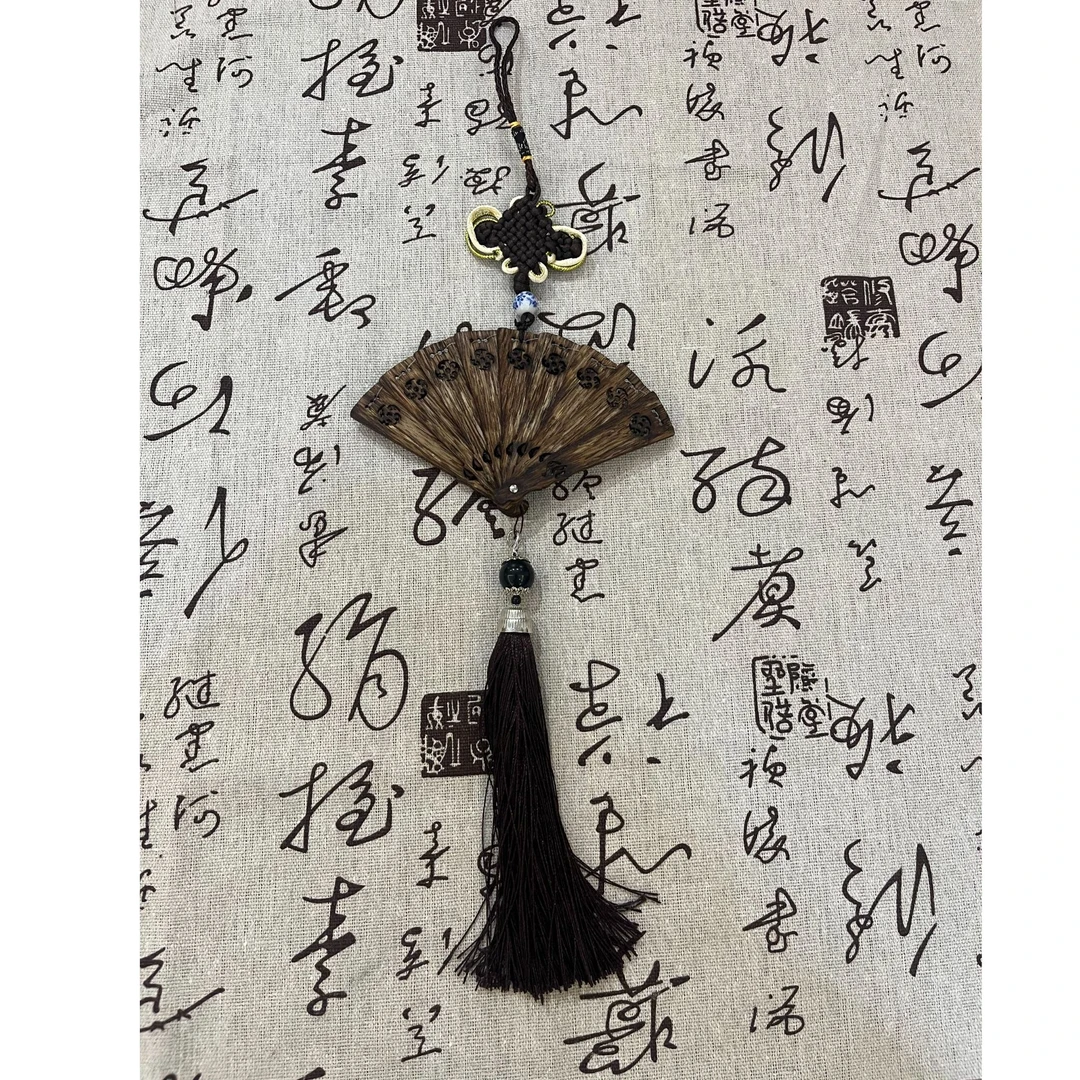 沉香海南莺歌绿奇楠车挂手把件扇子