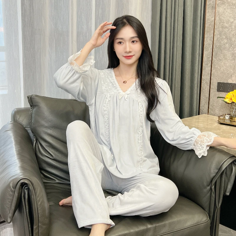 海岛绒蕾丝甜美喇叭袖家居套装