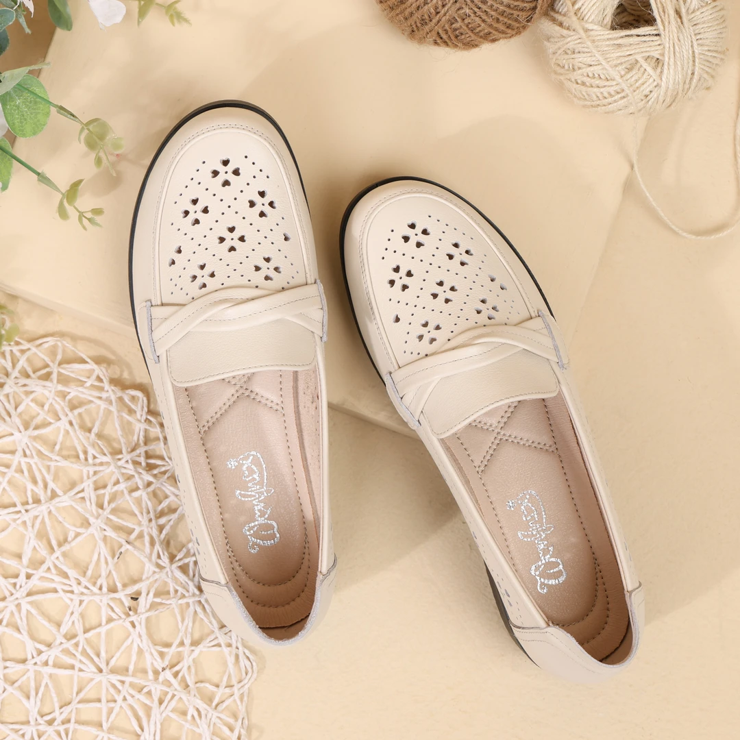 妈妈鞋舒适透气软面夏季单鞋包头软底防滑洞洞皮鞋大码老年人凉鞋