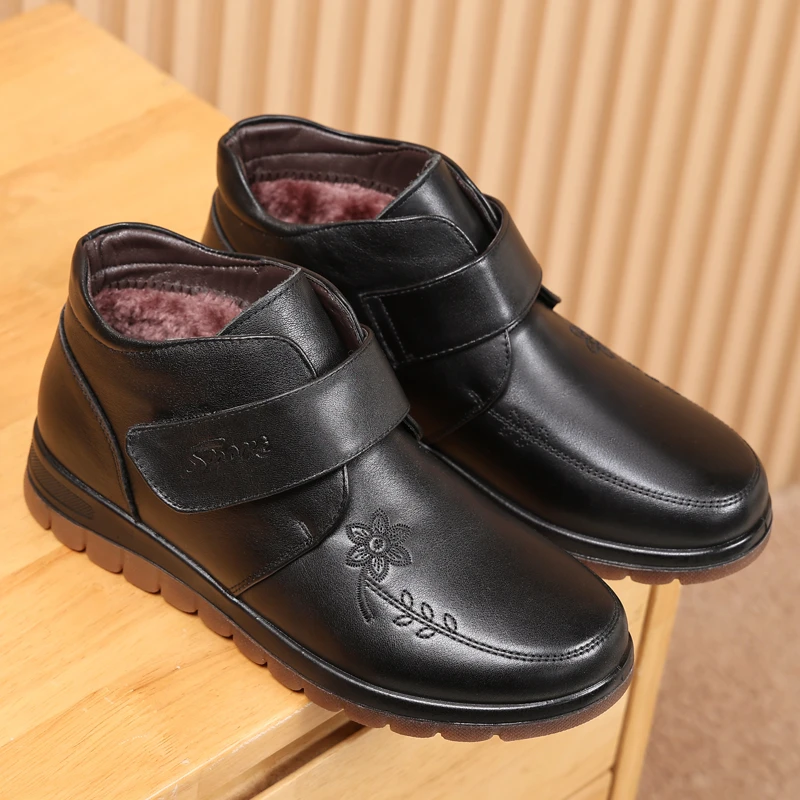 冬季加绒保暖妈妈鞋棉鞋冬天外穿平底短靴牛筋底女鞋超软底棉皮鞋