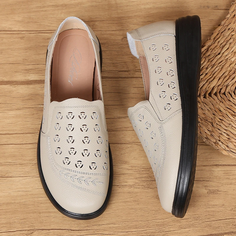 妈妈凉鞋真皮软底休闲夏季透气镂空中年女士皮鞋牛皮平底防滑老人