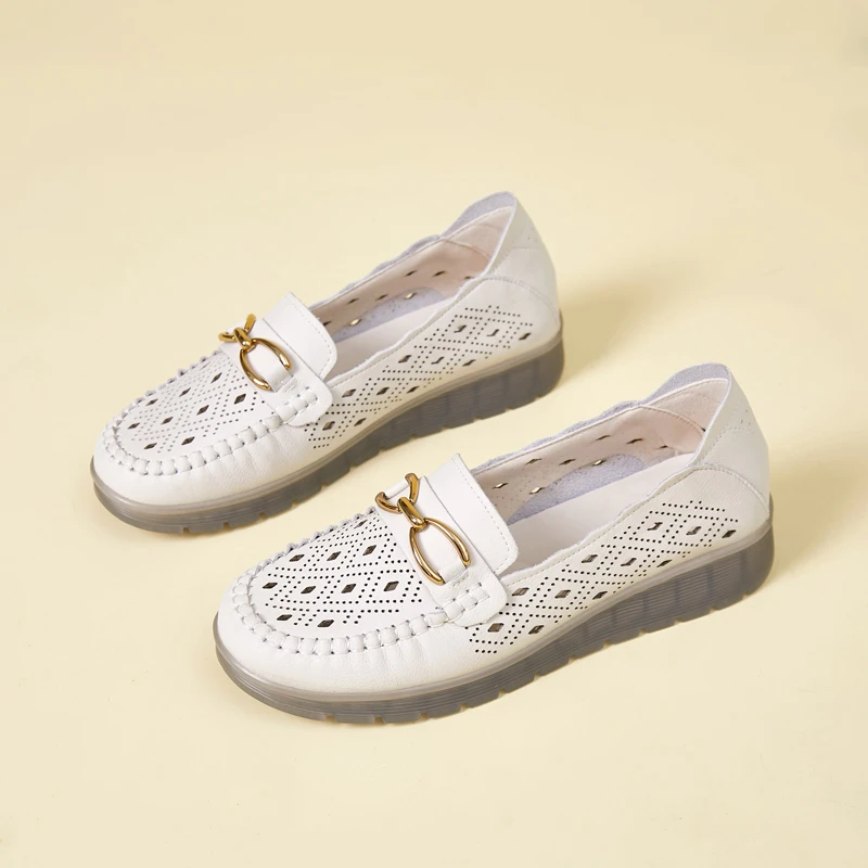 妈妈鞋夏季镂空透气中年女皮鞋时尚百搭平底软底洞洞鞋女真皮凉鞋
