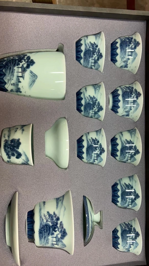 新款山水青瓷内绘盖碗