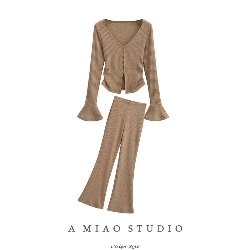 排扣V领抽褶喇叭袖上衣高腰修身显瘦微喇叭裤两件套秋季时尚套装