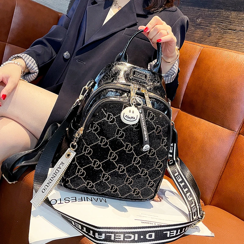 多袋真皮双肩背包女2025新款袋烫钻字母三用女包软皮旅行包斜挎包