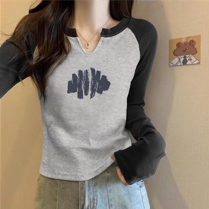 大码胖mm纯欲风修身显瘦长袖T恤女士秋季撞色插肩袖印花V领打底衫