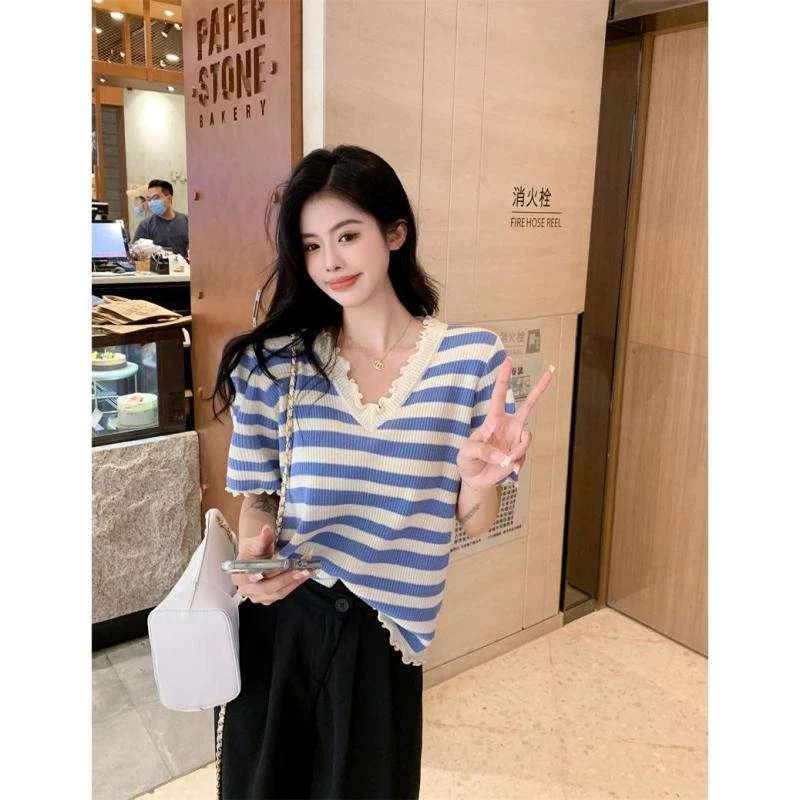 大码女装条纹卷边木耳边短袖v领上衣