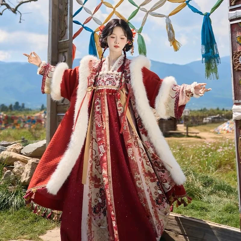 灵蛇小财神汉服女新中式拜年服红色吊带裙冬季