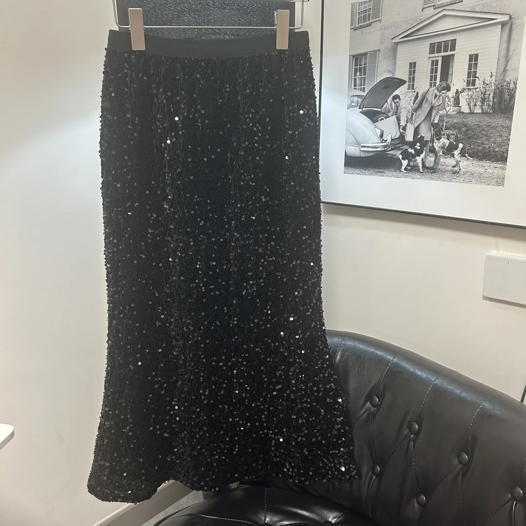 高级感重工亮片丝绒半身裙女春秋新款松紧高腰显瘦时尚A字包臀裙