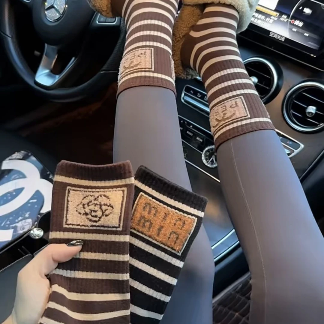 配鲨鱼裤袜子女中高筒秋冬款保暖美拉德色系ins潮简约百搭长筒袜