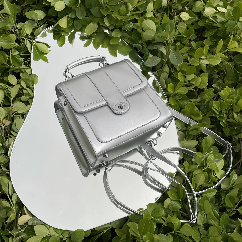 银色双肩包女2025新款时尚日系小众多功能手提单肩包短途出行背包