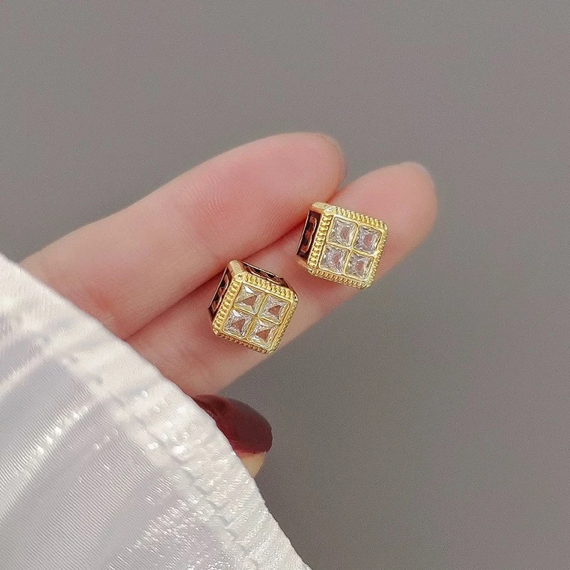 铜合金耳饰 CANCY-字母方块气质耳钉轻奢法式精致小巧设计感经典