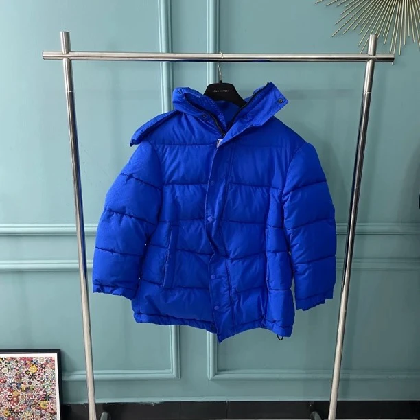 巴黎世家 电光蓝羽绒服 仅试穿