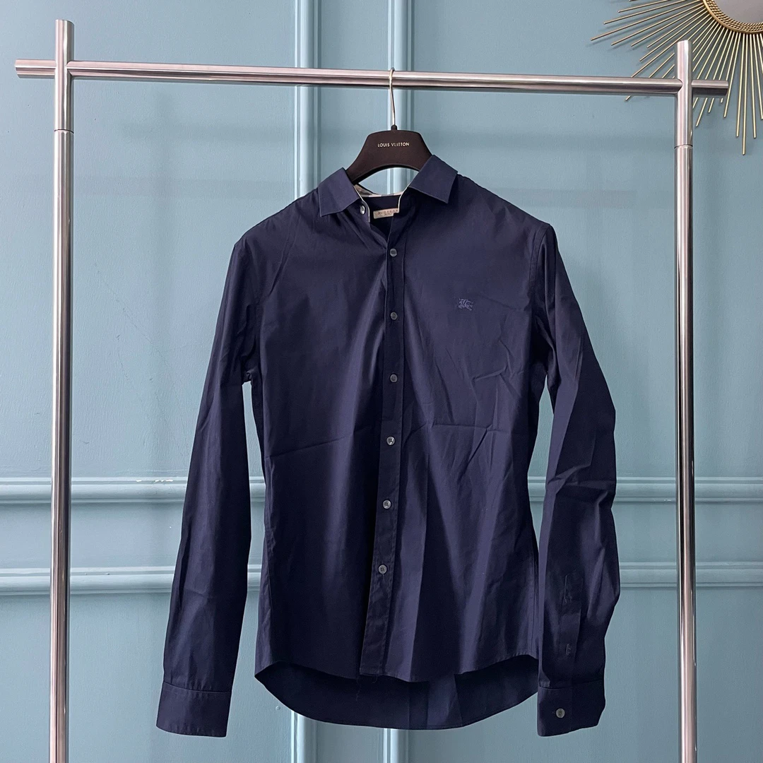 burberry 巴宝莉蓝色战马logo衬衫 尺码m 成色99新 仅需888 百搭