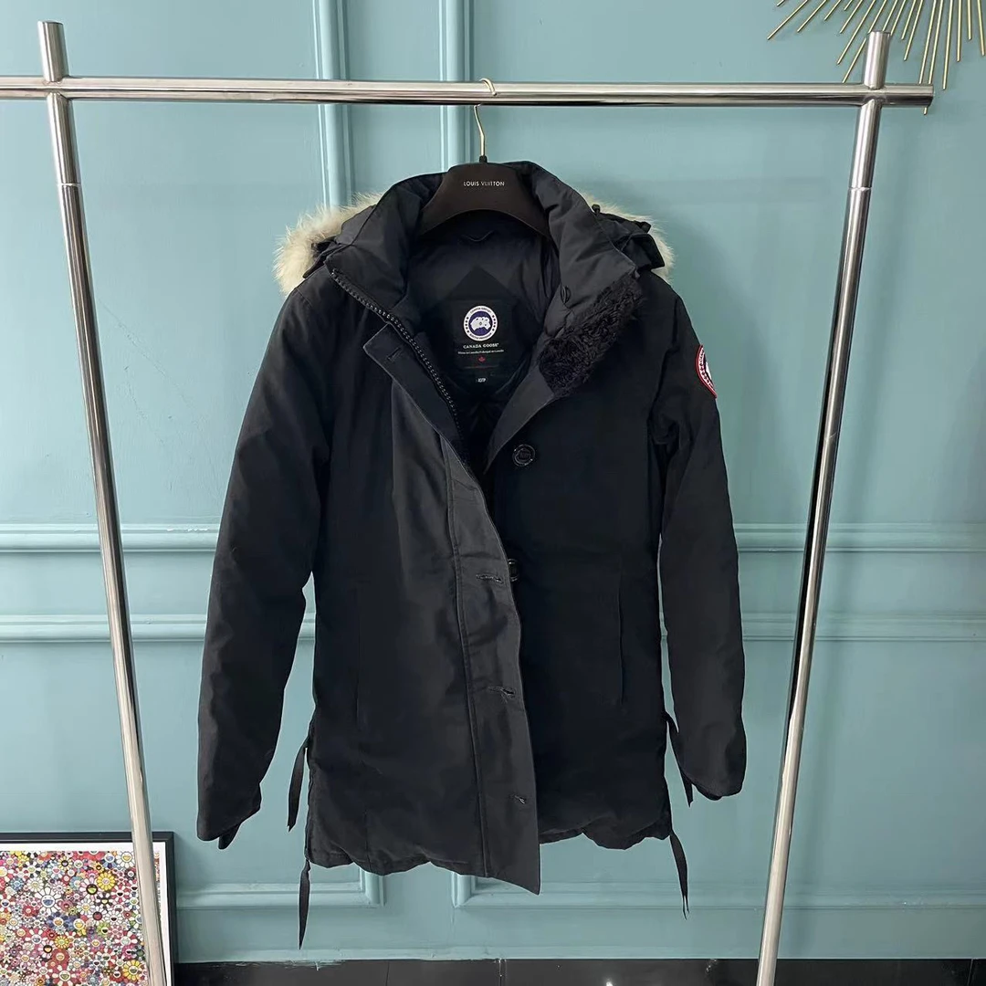 canada goose 加拿大鹅侧标logo羽绒服 尺码xs成色95新下摆小破洞