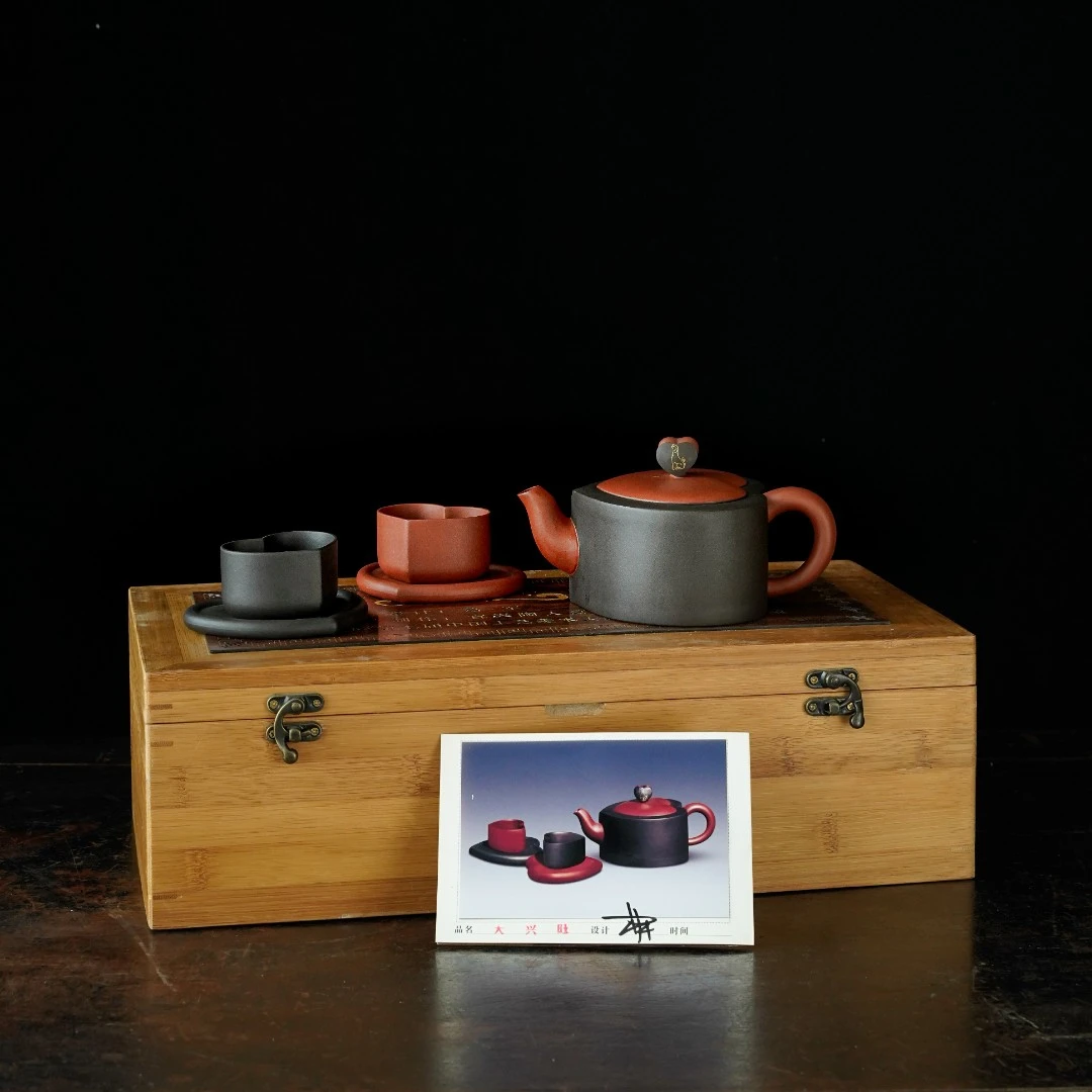 2006年贺岁系列紫砂壶《大兴旺》葛军设计