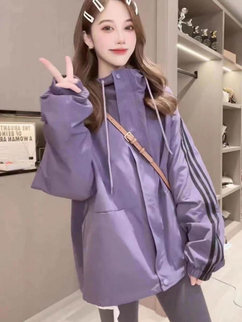 美式连帽三条杠冲锋衣外套女秋冬2023新爆款宽松设计感运动夹克衫