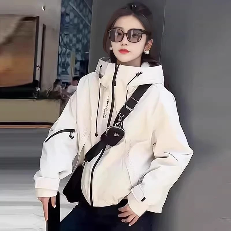 连帽加棉冲锋衣女2024冬季新款宽松时尚休闲工装加厚夹克外套棉服