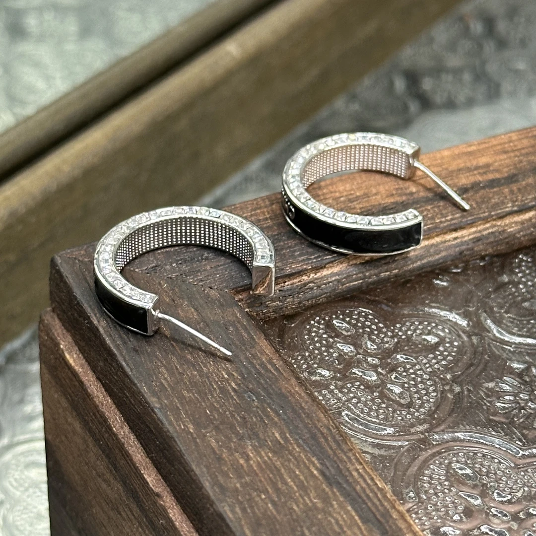 铜合金耳饰 黑色D字母耳饰-66498